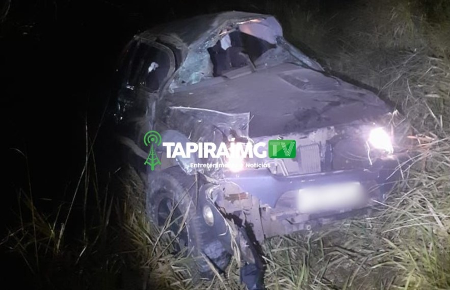 Cinco pessoas ficam feridas após caminhonete capotar na BR-262