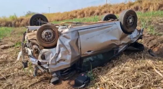 Estudante de 24 anos morre após carro capotar no Sul de Minas