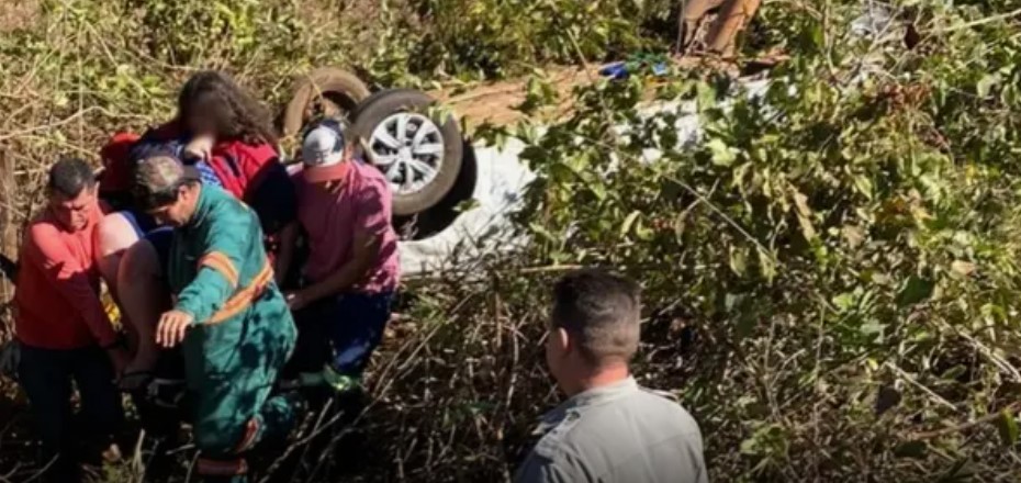 Motorista é sequestrada, estuprada, feita de refém e foge após fazer carro capotar