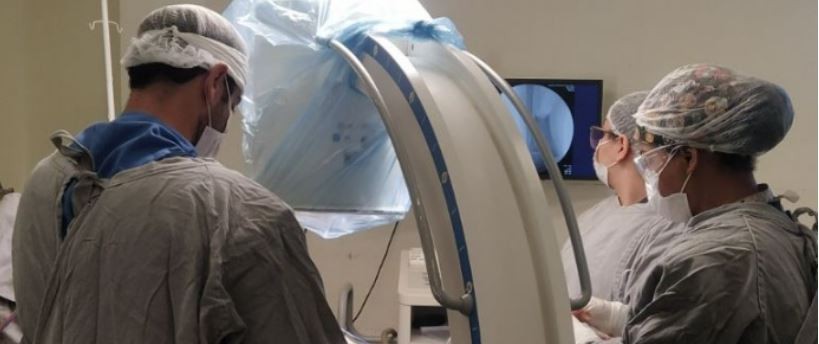 São João de Deus realiza cirurgia inédita de congelamento de ossos para retirar tumor