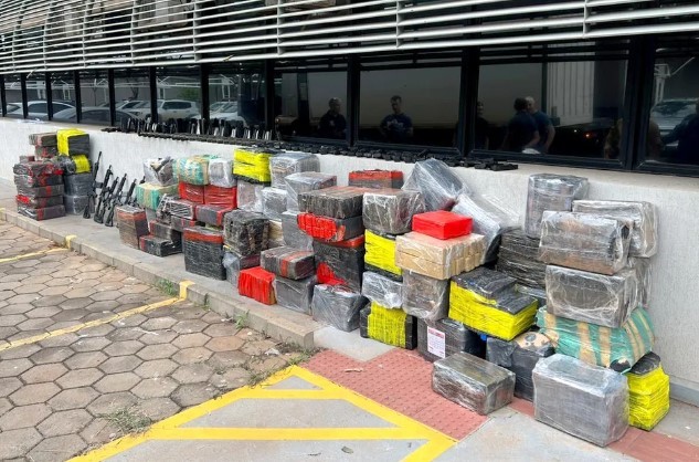 Operação apreende mais de 80 armas e cerca de duas toneladas de drogas no norte do Paraná