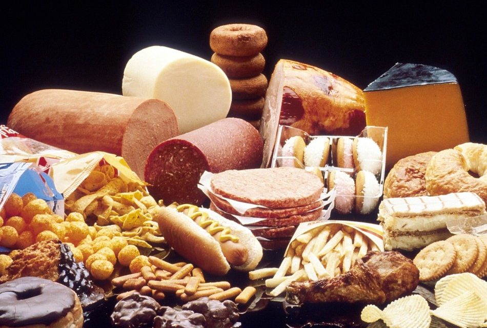 Pesquisa associa alimentos processados e ultraprocessados a 25 tipos de câncer