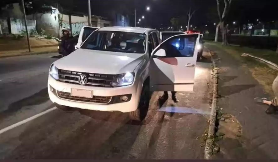 Motorista mata mulher que passeava com cachorro, foge e é detido