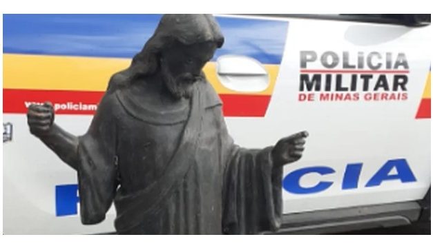 Pai e filho tentam vender imagem sacra furtada de cemitério e são detidos em Oliveira