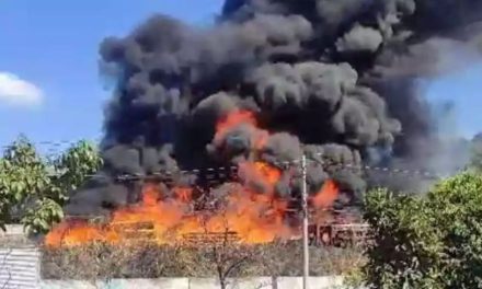 Incêndio de grandes proporções atinge estação ferroviária em Betim