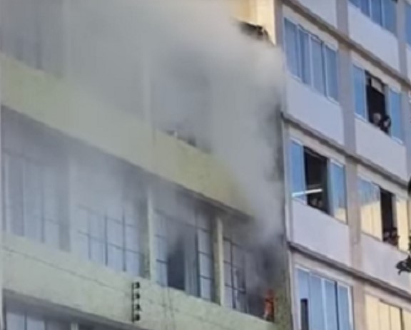 Incêndio é registrado em prédio no Centro de Divinópolis