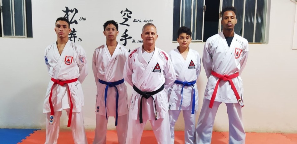Atletas de Formiga buscam apoio para participarem de Campeonato de Karatê no Espírito Santo