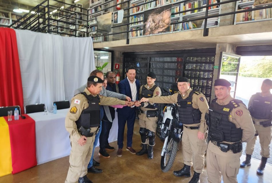 63º Batalhão da Polícia Militar recebe motocicleta para patrulhamento em Pains