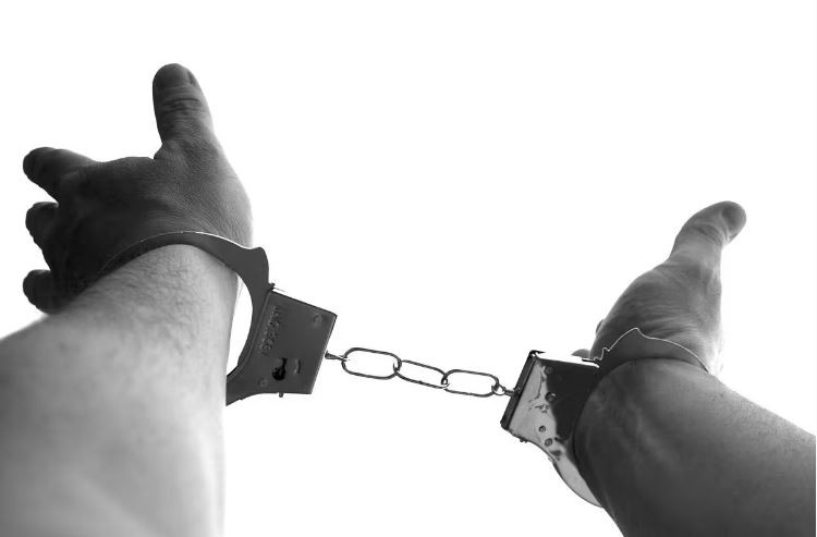 Homem é condenado a 57 anos de prisão por estuprar a própria filha em MG