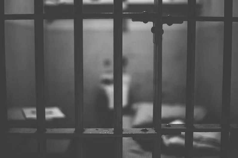 Homem que foi preso ao ser confundido com estuprador será indenizado em MG