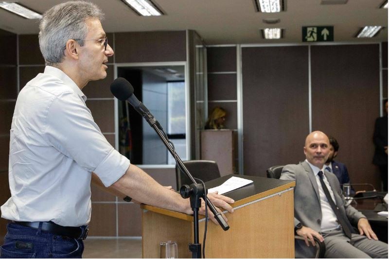 Zema diz que vai manter escolas cívico-militares de Minas Gerais