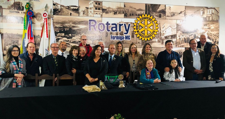 Rotary Club de Formiga abre ano rotário com cerimônia de posse