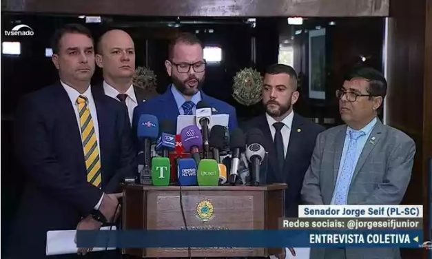 Senadores apresentam pedido de impeachment contra Barroso