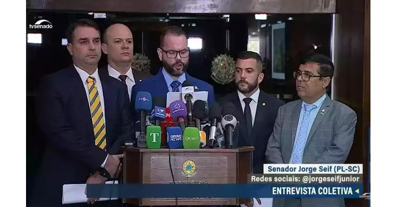 Senadores apresentam pedido de impeachment contra Barroso