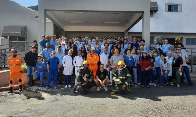 Funcionários da Santa Casa participam de treinamento que simula situação de incêndio na entidade