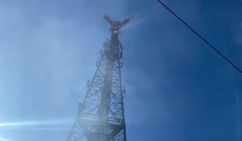 Torre de telefonia pega fogo em Bom Despacho