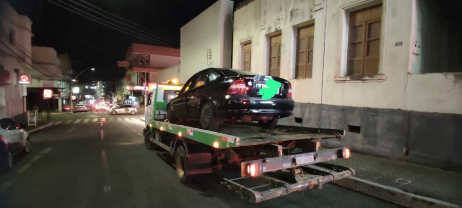 Condutor com sintomas de embriaguez e sem habilitação é detido em Campo Belo