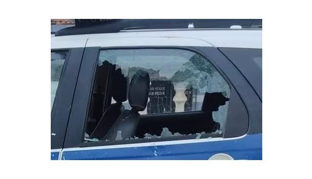 Jovem depreda viatura policial, é preso e alega que ‘estava doidão’