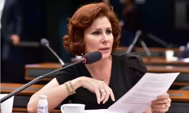 Zambelli é alvo de busca e apreensão pela PF