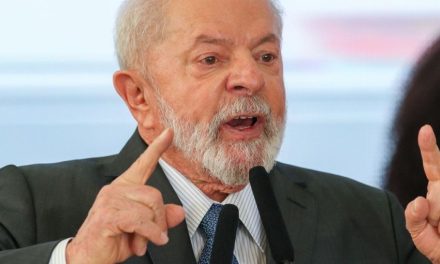 Lula diz que governo estuda suspender cobrança por inscrição do Enem