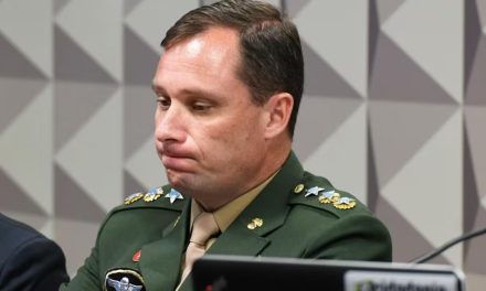 Mauro Cid e o pai, general do Exército, são alvo de busca e apreensão pela PF