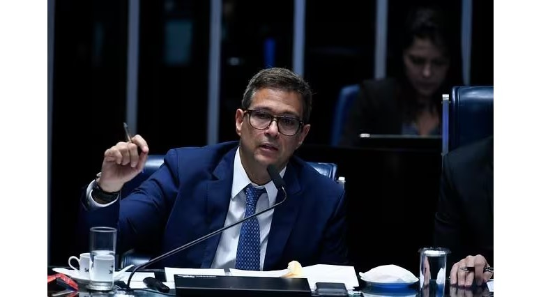 Campos Neto vê cartão de crédito como ‘grande problema’ e estuda fim do rotativo
