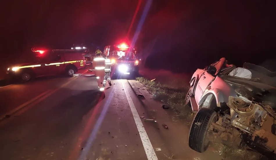 Acidente entre carreta e caminhonete deixa um morto na MGC-369