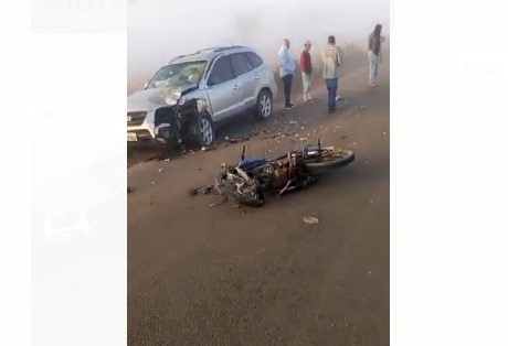 Acidente entre carro e moto deixa duas vítimas fatais próximo ao FIC
