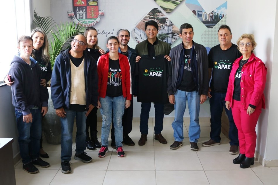 Prefeitura recebe visita de alunos e da equipe de direção da Apae