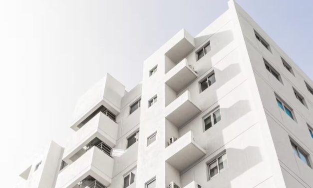 ‘Veado do 301’: mulher é acusada de homofobia e terá que indenizar vizinho em BH