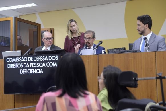 Comissão dá aval a projeto que beneficia servidor que tem filho com autismo