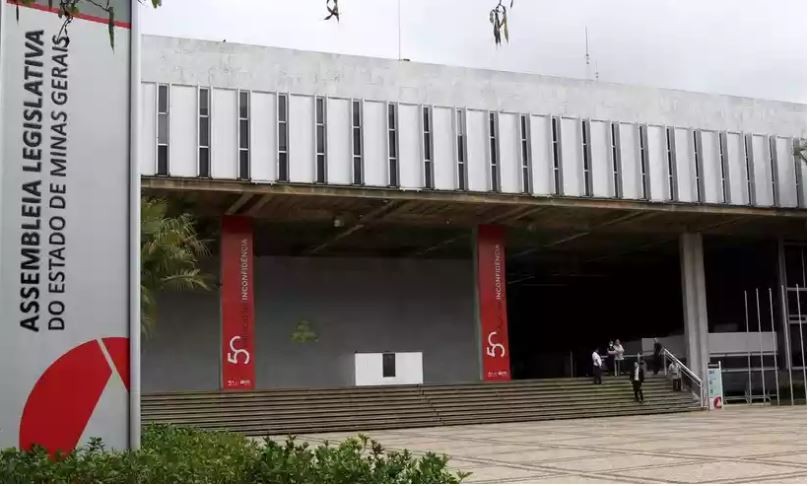 Professores da rede estadual fazem paralisação contra proposta de Zema