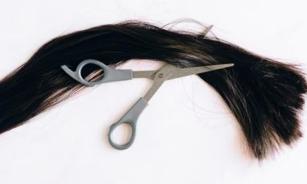 Mulher é investigada por cortar cabelo de cadáver para fazer mega hair