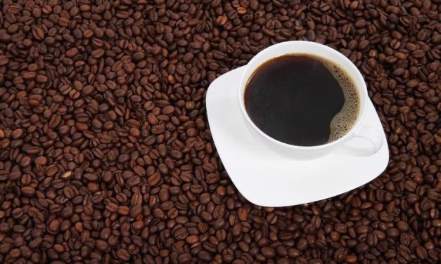 Mulher é acusada de tentar matar o marido com café misturado com alvejante