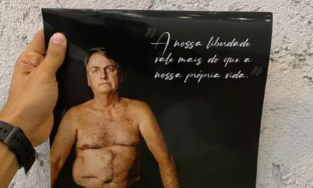 Bolsonaro lança calendário sem camisa a R$ 59,90