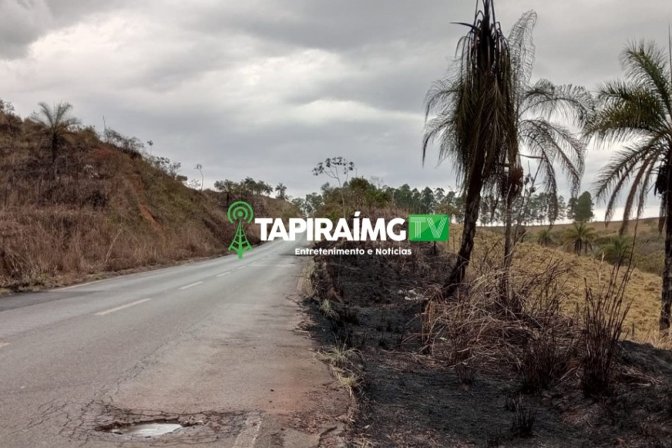 Carro fica destruído após pegar fogo na LMG-891 em Córrego Danta