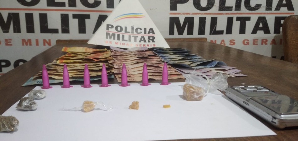 Jovem é presa por tráfico de drogas em Arcos