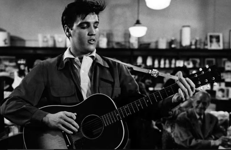Revólver de Elvis Presley é vendido por quase R$1 milhão em leilão