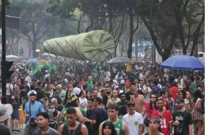 ‘Não é lícito?’, questiona jovem preso por tráfico na Marcha da Maconha