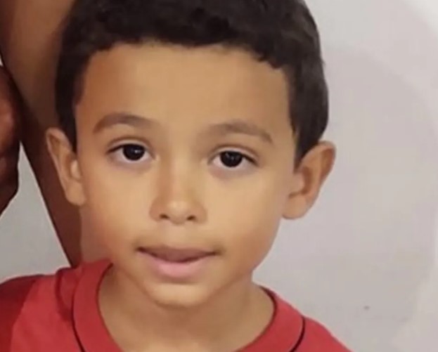Menino de 8 anos morre após ser atropelado em estacionamento de supermercado em Lavras