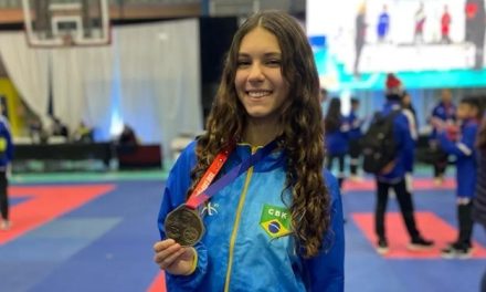 Mineira de 13 anos é campeã do Pan-Americano de Karatê no Chile