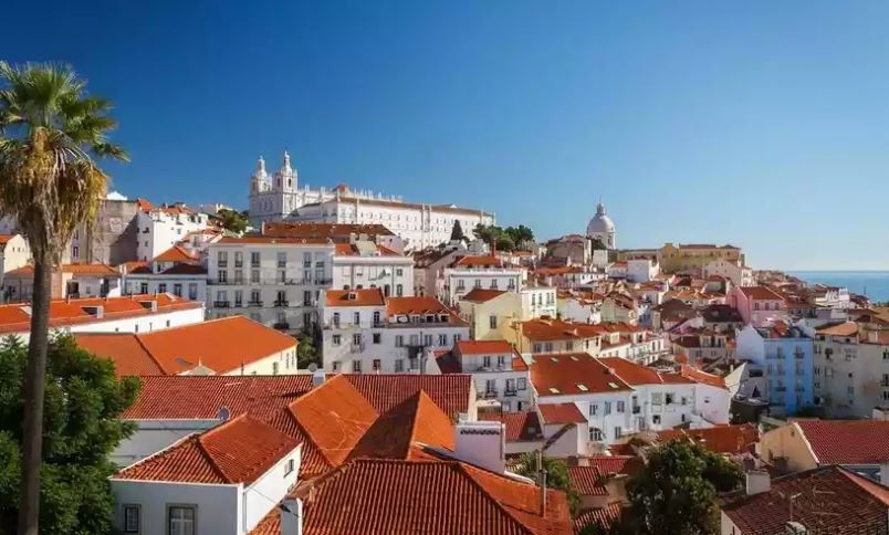 Brasileira é chamada de ‘preta burra’ por dono de restaurante em Portugal