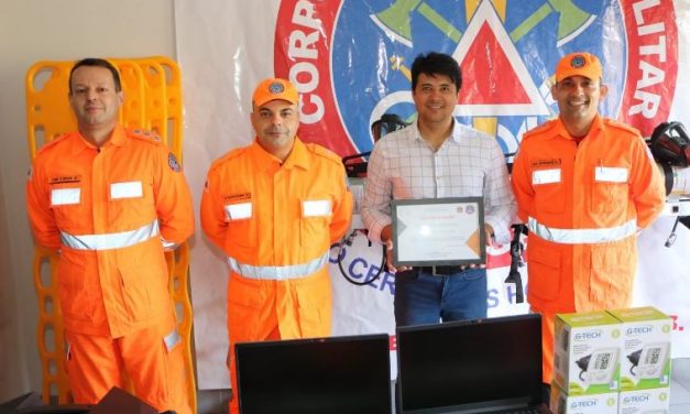 Prefeito Eugênio Vilela participa de cerimônia de entrega de equipamentos no Corpo de Bombeiros