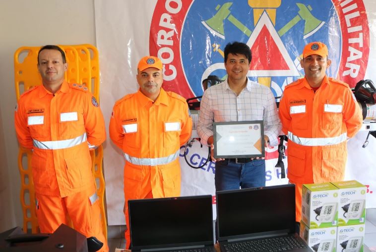 Prefeito Eugênio Vilela participa de cerimônia de entrega de equipamentos no Corpo de Bombeiros