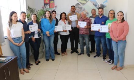 Entidades recebem certificado de participação no 15º Festival da Linguiça de Formiga