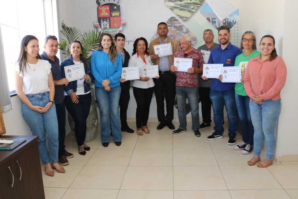 Entidades recebem certificado de participação no 15º Festival da Linguiça de Formiga