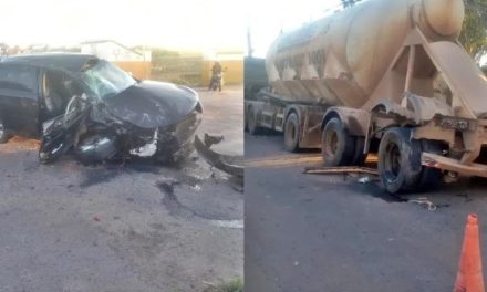 Homem fica ferido após carro bater na traseira de caminhão