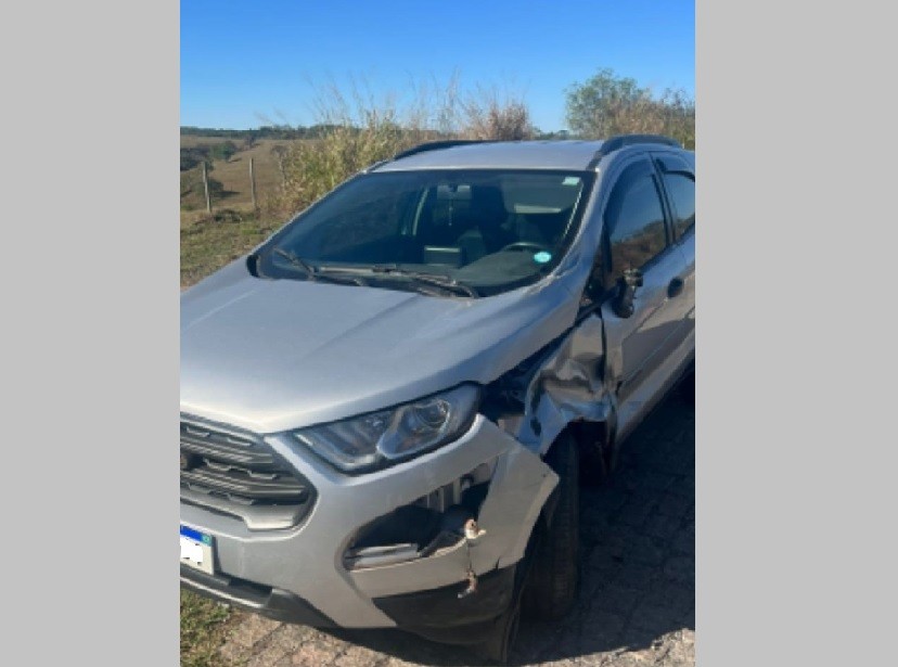 Jovem fica ferido após colisão entre moto e carro na MG-050, em Formiga