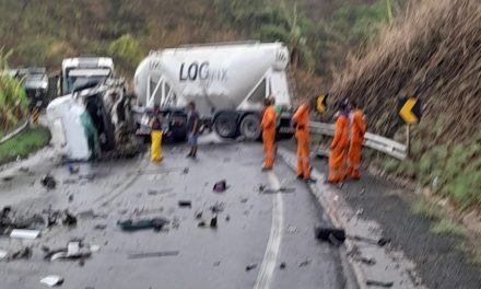 Colisão entre carretas deixa uma pessoa ferida na BR-354