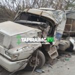 Acidente envolvendo três carretas é registrado na MG-170, em Arcos